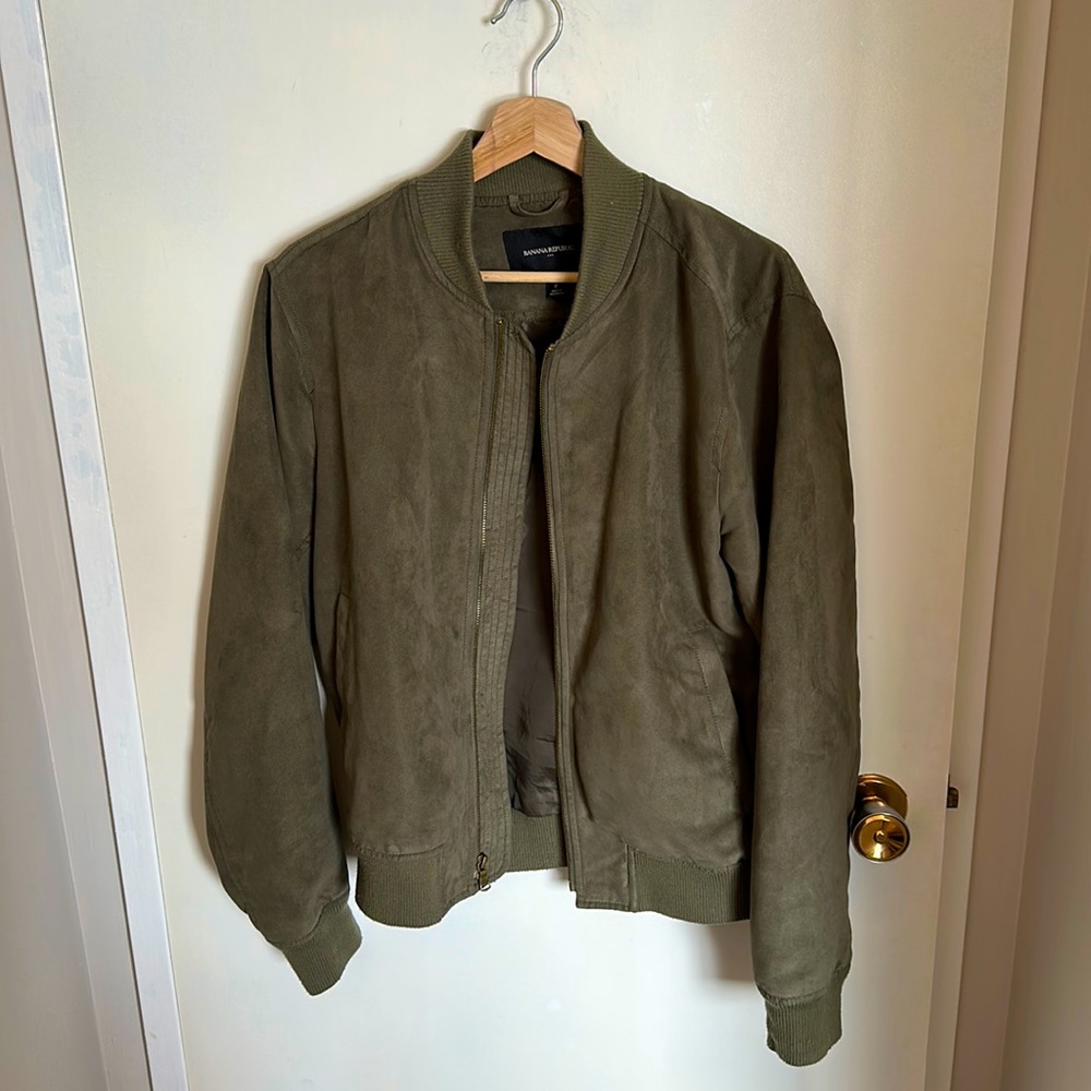 Mens Banana Republic Vegan Suede Bomber Jacket. Khaki Green. Size: Small.